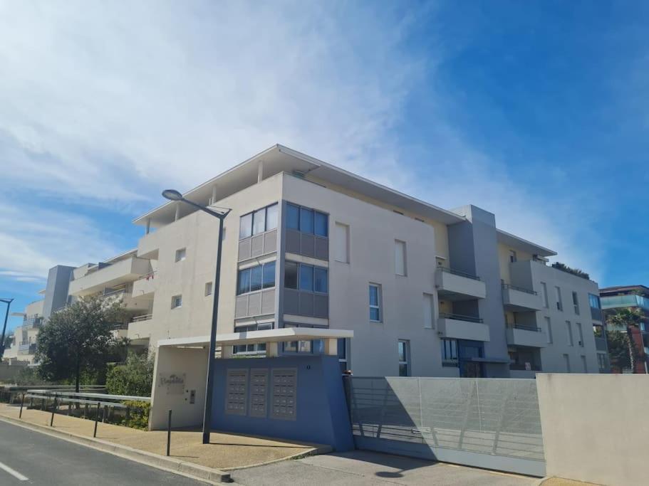 Studio A La Mer Avec Piscine Sete Luaran gambar